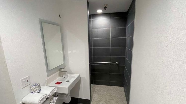 The Midtowner Hotel, SureStay Collection Room