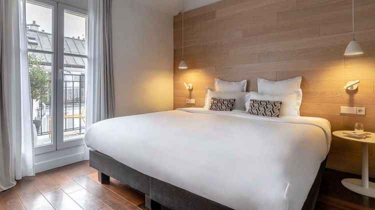9Hotel Opera Room