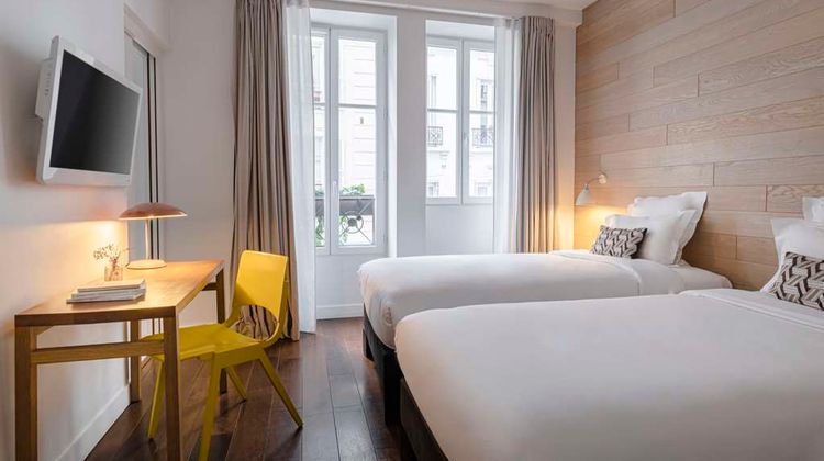 9Hotel Opera Room