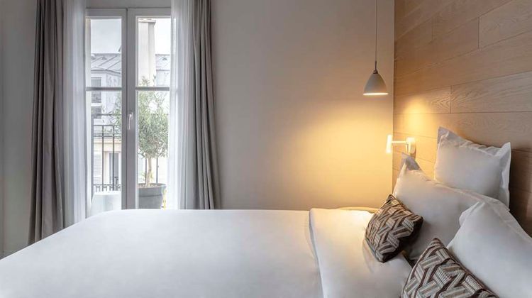 9Hotel Opera Room