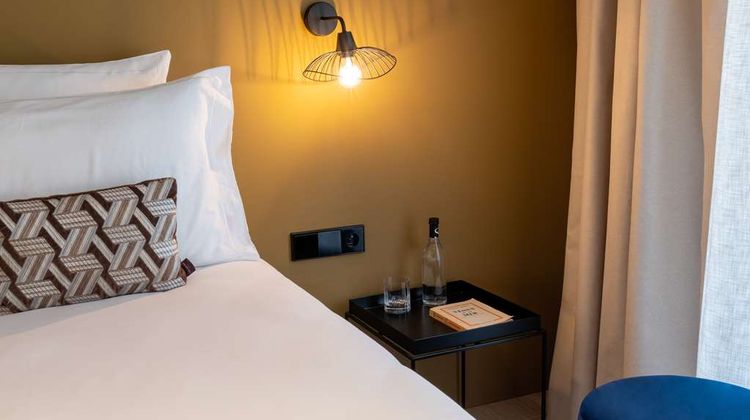 9Hotel Opera Room