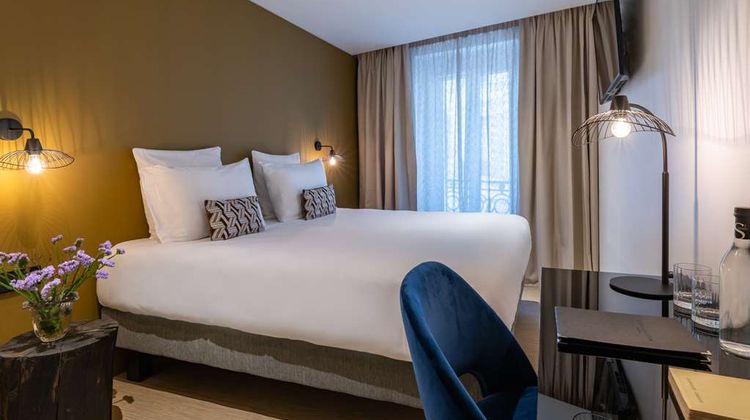9Hotel Opera Room