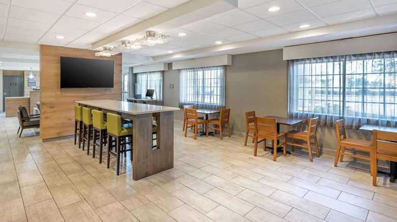 <b>Country Inn & Suites Restaurant</b>. Images powered by <a href="https://iceportal.shijigroup.com/" title="IcePortal" target="_blank">IcePortal</a>.