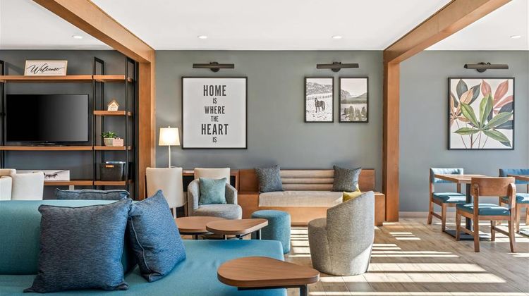 Everhome Suites Bozeman Lobby
