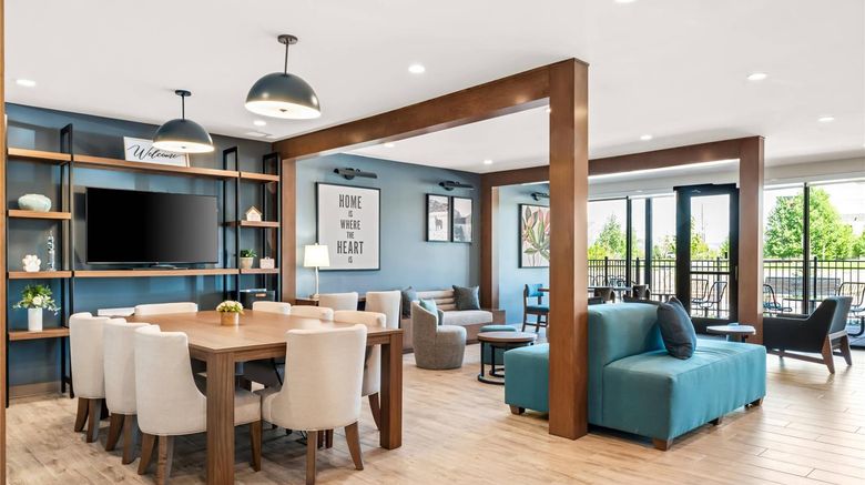 <b>Everhome Suites Bozeman Lobby</b>. Images powered by <a href="https://iceportal.shijigroup.com/" title="IcePortal" target="_blank">IcePortal</a>.
