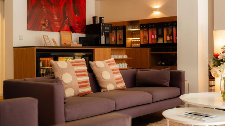 9Hotel Republique Lobby