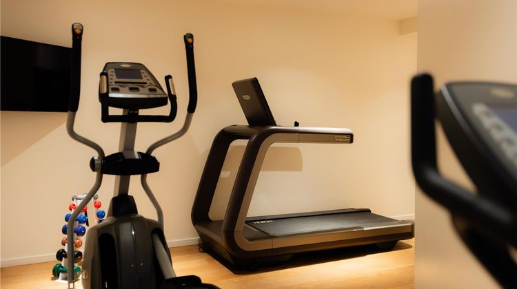9Hotel Republique Health