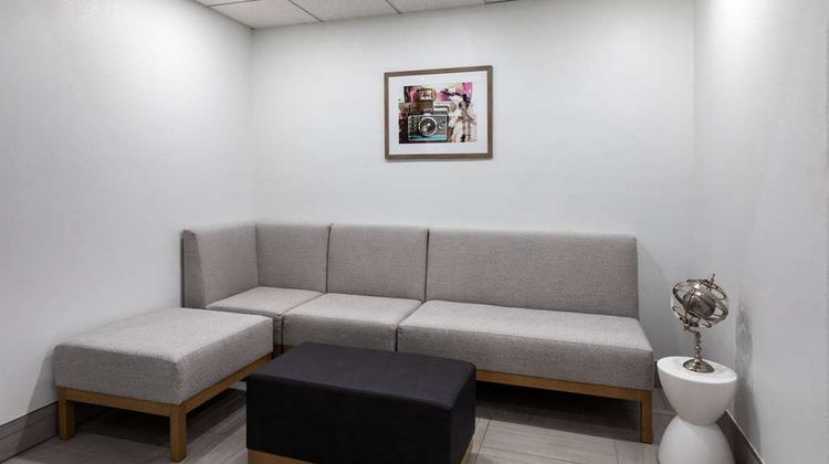 La Quinta Inn & Suites Meridian Lobby