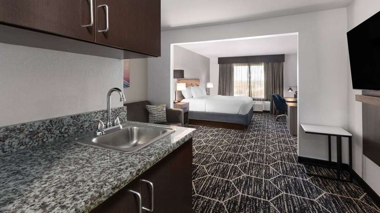 <b>La Quinta Inn & Suites Meridian Suite</b>. Images powered by <a href="https://iceportal.shijigroup.com/" title="IcePortal" target="_blank">IcePortal</a>.
