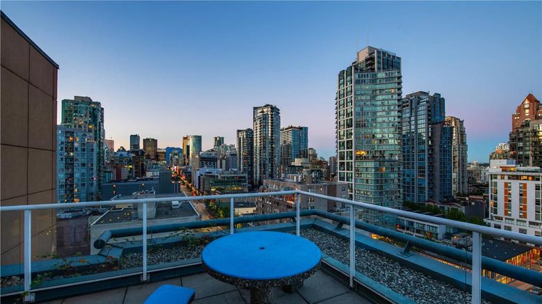 <b>Grand Park Hotel & Suites Downtown Restaurant</b>. Images powered by <a href="https://iceportal.shijigroup.com/" title="IcePortal" target="_blank">IcePortal</a>.