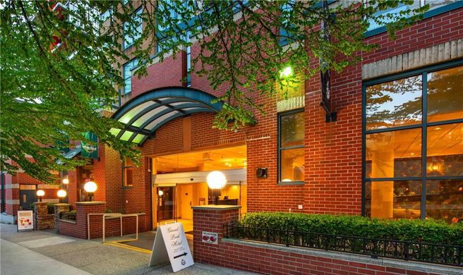 Grand Park Hotel & Suites Downtown Exterior