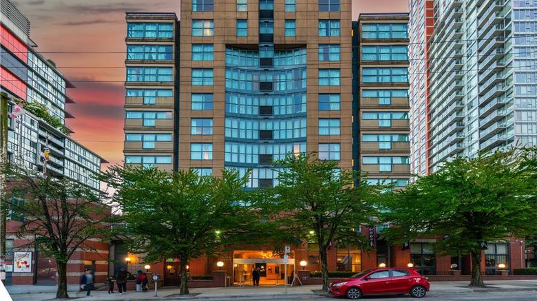 <b>Grand Park Hotel & Suites Downtown Exterior</b>. Images powered by <a href="https://iceportal.shijigroup.com/" title="IcePortal" target="_blank">IcePortal</a>.