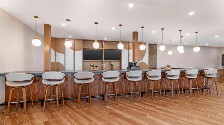 <b>Cambria Hotel Plymouth Restaurant</b>. Images powered by <a href="https://iceportal.shijigroup.com/" title="IcePortal" target="_blank">IcePortal</a>.