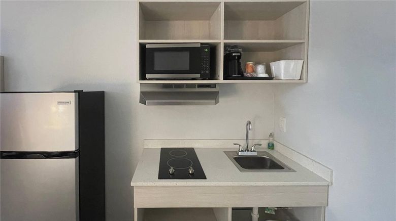 <b>Suburban Studios East Syracuse Room</b>. Images powered by <a href="https://iceportal.shijigroup.com/" title="IcePortal" target="_blank">IcePortal</a>.