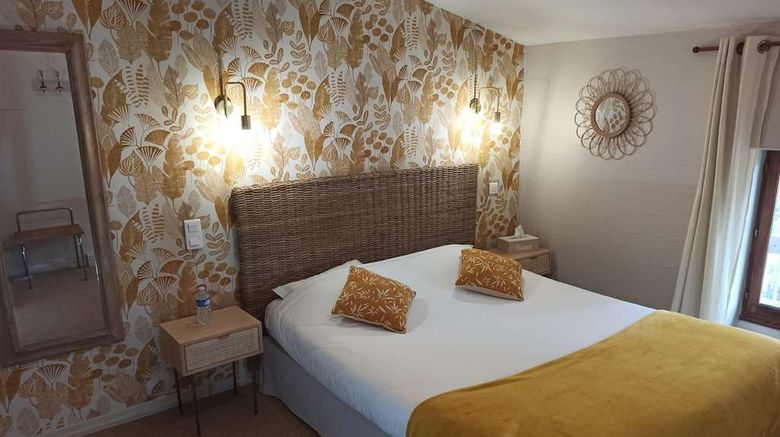 <b>Hotel Le Prince Noir Room</b>. Images powered by <a href="https://iceportal.shijigroup.com/" title="IcePortal" target="_blank">IcePortal</a>.
