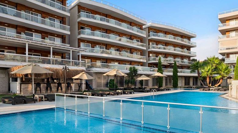 <b>La Quinta by Wyndham Cesme Pool</b>. Images powered by <a href="https://iceportal.shijigroup.com/" title="IcePortal" target="_blank">IcePortal</a>.