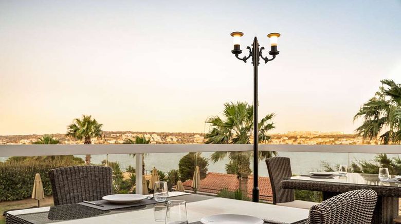 <b>La Quinta by Wyndham Cesme Restaurant</b>. Images powered by <a href="https://iceportal.shijigroup.com/" title="IcePortal" target="_blank">IcePortal</a>.