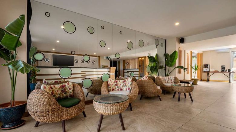 <b>La Quinta by Wyndham Cesme Lobby</b>. Images powered by <a href="https://iceportal.shijigroup.com/" title="IcePortal" target="_blank">IcePortal</a>.