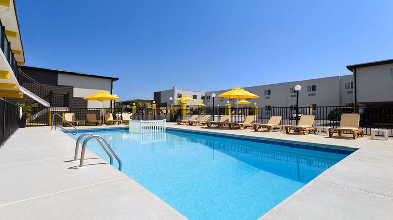 <b>The Vibes Hotel, Trademark Collection Pool</b>. Images powered by <a href="https://iceportal.shijigroup.com/" title="IcePortal" target="_blank">IcePortal</a>.