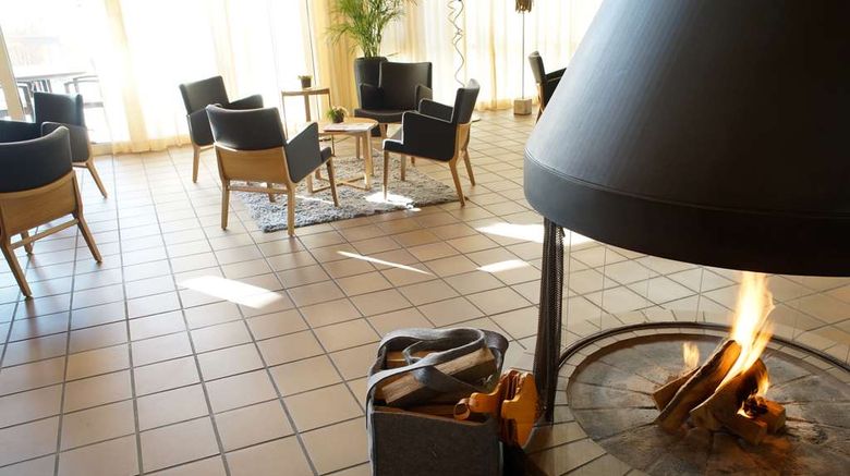 <b>Dorint Parkhotel Bad Zurzach Lobby</b>. Images powered by <a href="https://iceportal.shijigroup.com/" title="IcePortal" target="_blank">IcePortal</a>.