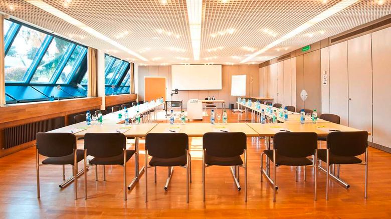 <b>Dorint Parkhotel Bad Zurzach Meeting</b>. Images powered by <a href="https://iceportal.shijigroup.com/" title="IcePortal" target="_blank">IcePortal</a>.