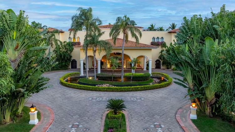 Casa Velas Exterior