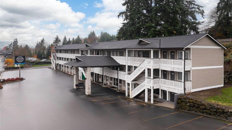 Basecamp Puyallup-Travelodge by Wyndham Exterior