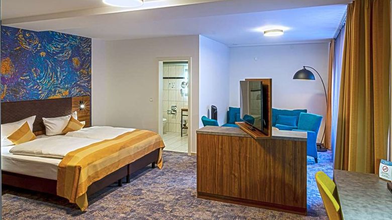 <b>Trip Inn City Hotel Giessen Suite</b>. Images powered by <a href="https://iceportal.shijigroup.com/" title="IcePortal" target="_blank">IcePortal</a>.
