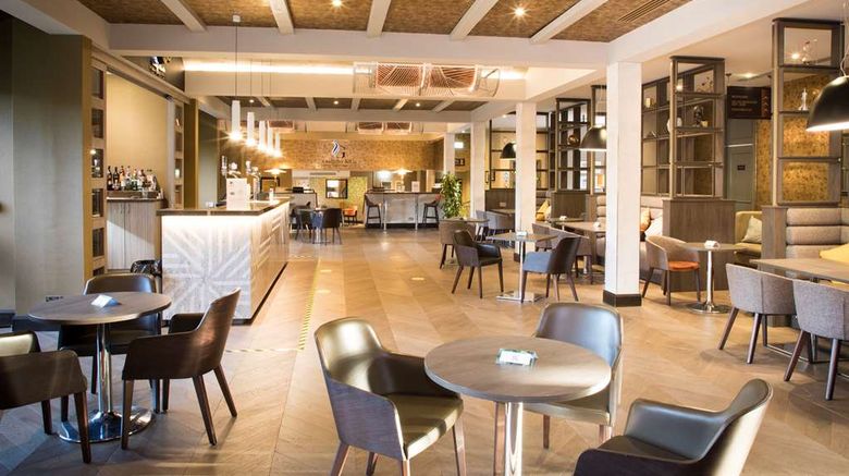 <b>Best Western Plus Moat House Reading Restaurant</b>. Images powered by <a href="https://iceportal.shijigroup.com/" title="IcePortal" target="_blank">IcePortal</a>.