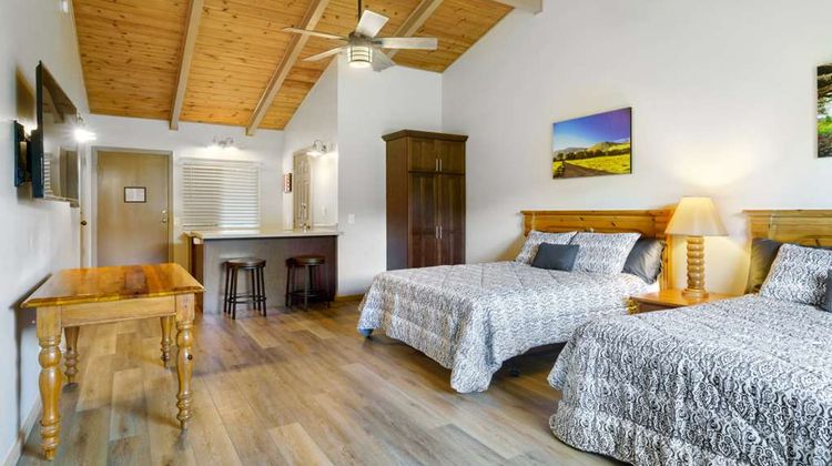 Waimea Country Lodge Room