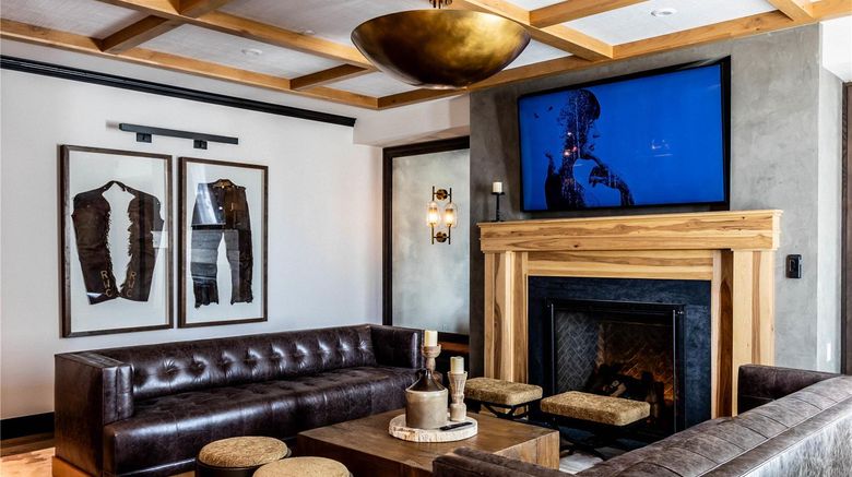 <b>Hotel Renegade Suite</b>. Images powered by <a href="https://iceportal.shijigroup.com/" title="IcePortal" target="_blank">IcePortal</a>.