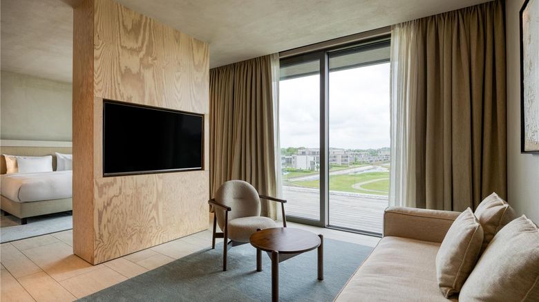 <b>Radisson Collection, The National Hotel Suite</b>. Images powered by <a href="https://iceportal.shijigroup.com/" title="IcePortal" target="_blank">IcePortal</a>.