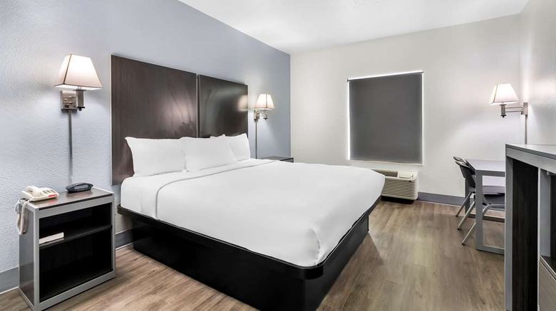<b>Suburban Studios Chattanooga NE Room</b>. Images powered by <a href="https://iceportal.shijigroup.com/" title="IcePortal" target="_blank">IcePortal</a>.
