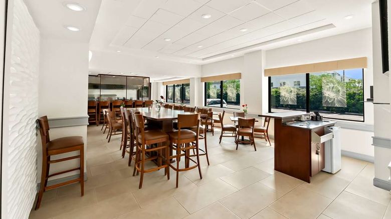 <b>Sonesta Essential Atlantic City West Restaurant</b>. Images powered by <a href="https://iceportal.shijigroup.com/" title="IcePortal" target="_blank">IcePortal</a>.