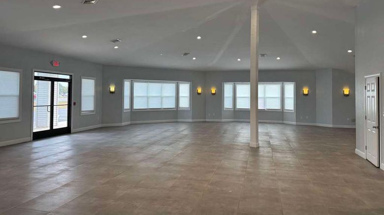 <b>Sonesta Essential Atlantic City West Meeting</b>. Images powered by <a href="https://iceportal.shijigroup.com/" title="IcePortal" target="_blank">IcePortal</a>.
