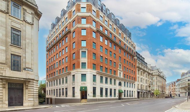 The Derby London City Exterior