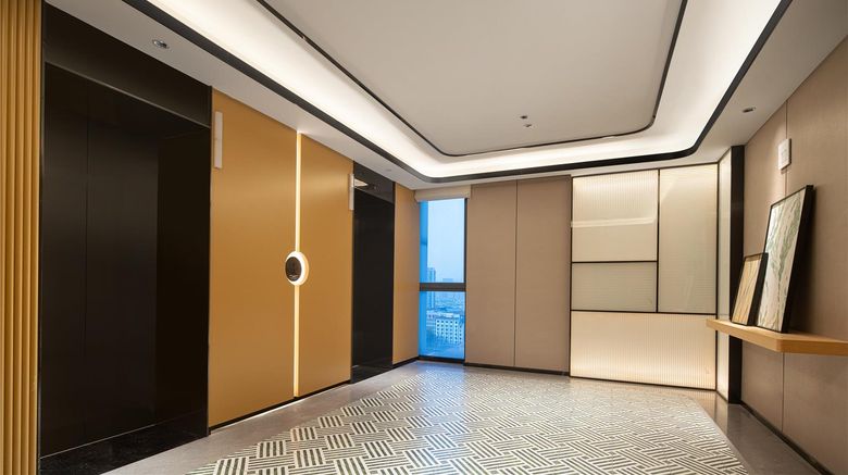 <b>Hilton Garden Inn Zhengzhou New Distr Lobby</b>. Images powered by <a href="https://iceportal.shijigroup.com/" title="IcePortal" target="_blank">IcePortal</a>.