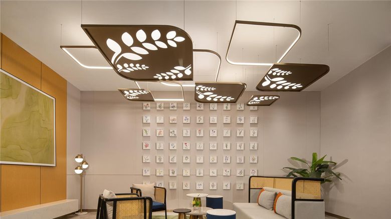<b>Hilton Garden Inn Zhengzhou New Distr Lobby</b>. Images powered by <a href="https://iceportal.shijigroup.com/" title="IcePortal" target="_blank">IcePortal</a>.