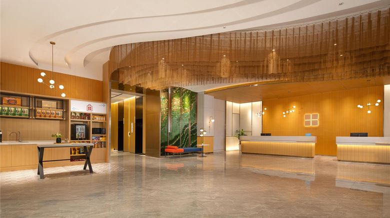 <b>Hilton Garden Inn Zhengzhou New Distr Lobby</b>. Images powered by <a href="https://iceportal.shijigroup.com/" title="IcePortal" target="_blank">IcePortal</a>.
