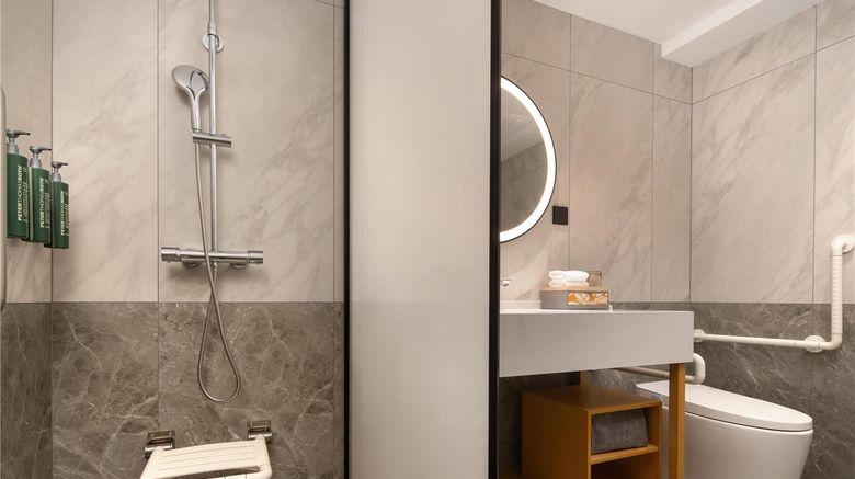 <b>Hilton Garden Inn Zhengzhou New Distr Room</b>. Images powered by <a href="https://iceportal.shijigroup.com/" title="IcePortal" target="_blank">IcePortal</a>.