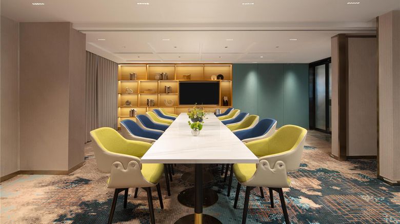 <b>Hilton Garden Inn Zhengzhou New Distr Meeting</b>. Images powered by <a href="https://iceportal.shijigroup.com/" title="IcePortal" target="_blank">IcePortal</a>.
