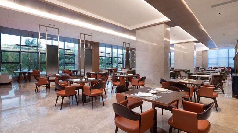 <b>DoubleTree Hilton Altay Fuyun Restaurant</b>. Images powered by <a href="https://iceportal.shijigroup.com/" title="IcePortal" target="_blank">IcePortal</a>.