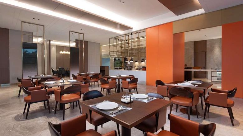 <b>DoubleTree Hilton Altay Fuyun Restaurant</b>. Images powered by <a href="https://iceportal.shijigroup.com/" title="IcePortal" target="_blank">IcePortal</a>.