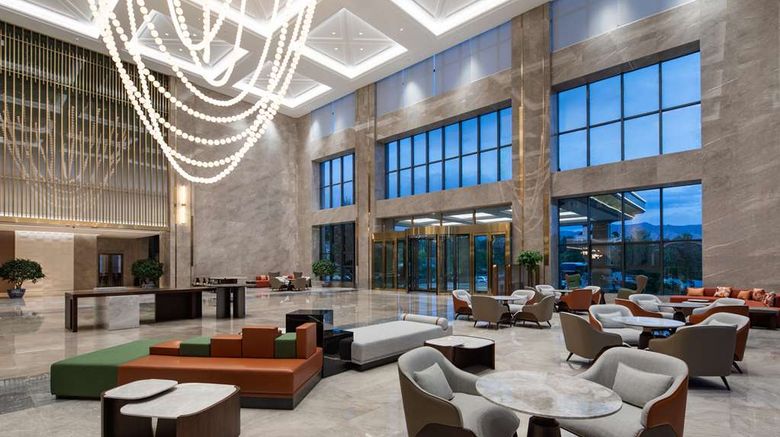 <b>DoubleTree Hilton Altay Fuyun Lobby</b>. Images powered by <a href="https://iceportal.shijigroup.com/" title="IcePortal" target="_blank">IcePortal</a>.