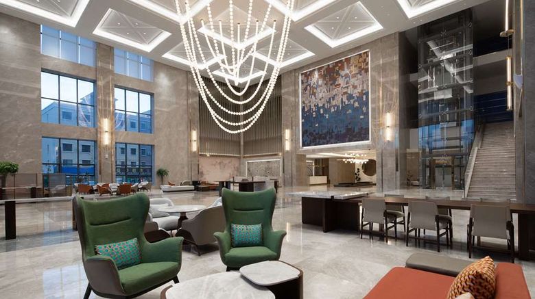 <b>DoubleTree Hilton Altay Fuyun Lobby</b>. Images powered by <a href="https://iceportal.shijigroup.com/" title="IcePortal" target="_blank">IcePortal</a>.