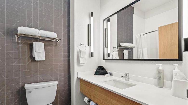<b>Spark by Hilton Houston Hobby Airport Room</b>. Images powered by <a href="https://iceportal.shijigroup.com/" title="IcePortal" target="_blank">IcePortal</a>.