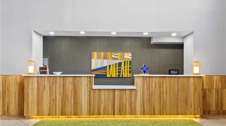 <b>Spark by Hilton Houston Hobby Airport Lobby</b>. Images powered by <a href="https://iceportal.shijigroup.com/" title="IcePortal" target="_blank">IcePortal</a>.