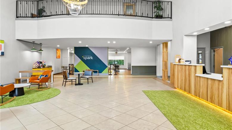 <b>Spark by Hilton Houston Hobby Airport Lobby</b>. Images powered by <a href="https://iceportal.shijigroup.com/" title="IcePortal" target="_blank">IcePortal</a>.