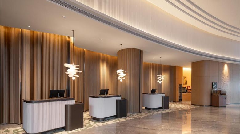 <b>Hilton Garden Inn Chengde High-Tech Zone Lobby</b>. Images powered by <a href="https://iceportal.shijigroup.com/" title="IcePortal" target="_blank">IcePortal</a>.