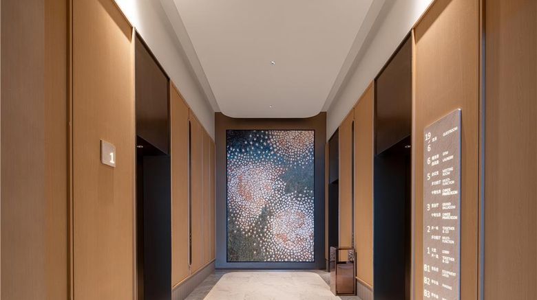 <b>Hilton Garden Inn Chengde High-Tech Zone Lobby</b>. Images powered by <a href="https://iceportal.shijigroup.com/" title="IcePortal" target="_blank">IcePortal</a>.